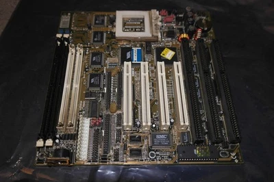  PCPartner VIB804DSE Socket 7 + processor Pentium 133Mhz + memmory 32Mb EDO Ram - Image 1 of 4