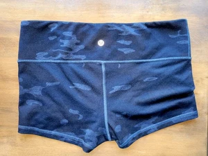 Lululemon Boogie Shorts Heathered Blue Camo Pull On Pocket Women's Sz 8 Workout - Picture 1 of 8