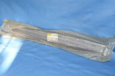 Nuevo de Lote Antiguo Mopar Revestimiento Puerta Delantera Derecha Moldura Plymouth Voyager Caravan 1991-95 Foto 1 de 4