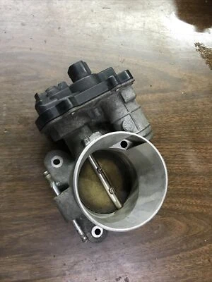 Chevrolet Cadillac GMC Hummer H2 2003-2007 carrocería de válvula de acelerador transmisión por cable 5,3 Foto 1 de 4