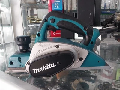 Cepilladora eléctrica con cable Makita KP0800 240V 620W 82mm Foto 1 de 4