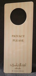 Beverly Hills Hotel Privacy Please Hanging Door Placard Pink & White - Picture 1 of 2