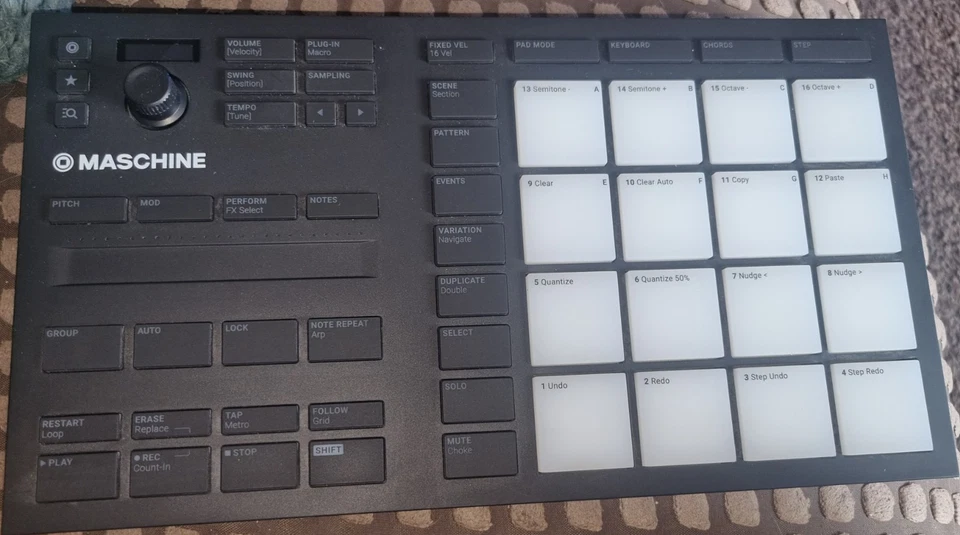 Native Instruments Maschine Mikro MK3 Controller Black - Image 1 of 1