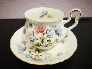 ROYAL ALBERT 'BYRON' English Bone China Cup & Saucer - 1983 Sonnet Series - Picture 1 of 5