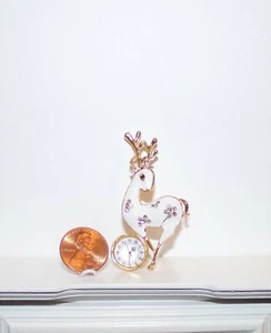 ¡Nuevo! Hermoso reloj cúpula de vidrio de reno blanco miniatura para casa de muñecas - Imagen 1 de 11