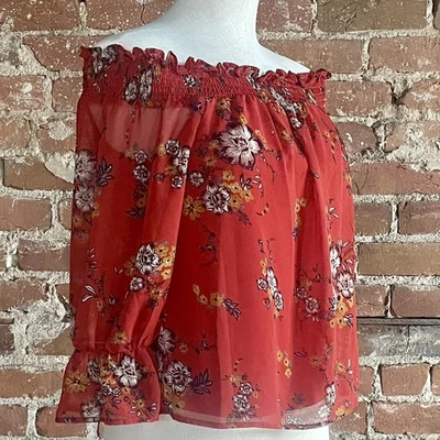 Blusa corta boho forrada con hombros descubiertos estampado floral roja Lily White para mujer S Foto 1 de 4
