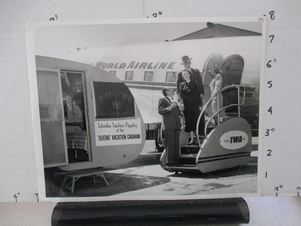 Foto de radio de televisión NBC 1948 REINA POR UN DÍA TWA azafata Columbia remolque Campbell Foto 1 de 1