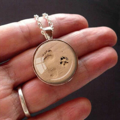 CIONDOLO CABOCHON + catenina CON IMPRONTE DI PIEDE E ZAMPA - Immagine 1 di 3