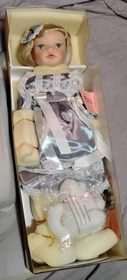 NUEVO Muñeca de porcelana realista vintage para niños pequeños “Chelsea” - Kathy Smith-Fitzpatrick Foto 1 de 4