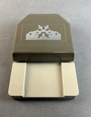 Stampin' Up! Punzón de papel SPARKLING SNOWFLAKES TAG TOPPER - ¡Retirado! Foto 1 de 4