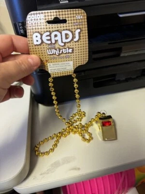 SILBATO DORADO CON COLLAR DE CUENTAS Escuela Espíritu Animadora Equipo Deportes Festival Foto 1 de 2