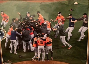Foto Verlander Altuve de los Astros de Houston Celebrate Serie Mundial 8x10 - Imagen 1 de 5