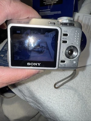 Sony Cybershot DSC-S700 7.2MP Silver Digital Camera Working With Memory Stick - Image 1 of 4