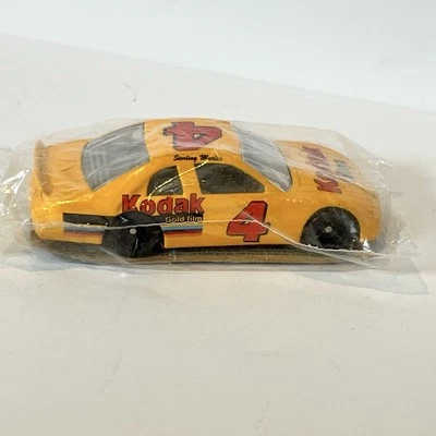 Racing Champions NASCAR #4 Sterling Marlin Kodak Gold Diecast 1997 1:64 Foto 1 de 4