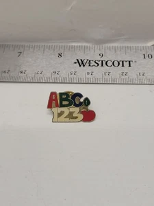 Pin ABC 123 rojo manzana vintage - Imagen 1 de 1
