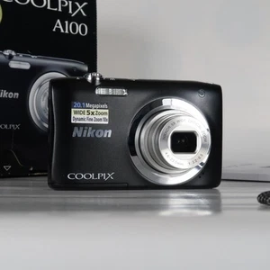 Nikon Coolpix A100 20.1MP 10x Digital Camera Black Boxed - Foto 1 di 19