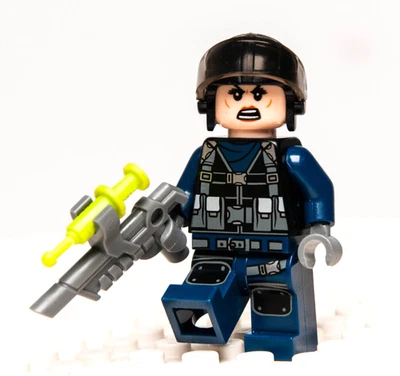 Lego Jurassic World Female ACU Tracker Minifigure w/ Aviator Cap 75926 (jw042) - Image 1 of 4