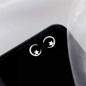 925 Sterling Silver Cute Crescent Moon and Star Stud Earrings Girl Women Gift UK - Picture 1 of 6