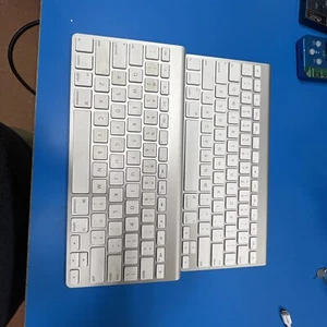 X2. Apple Bluetooth A1314 Silver Magic Wireless Keyboard for Mac - Picture 1 of 2