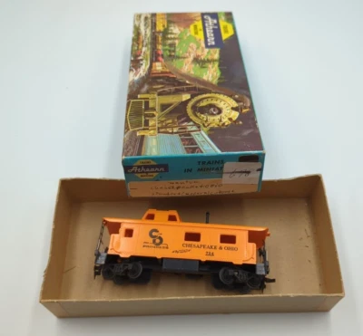 Mantua Tyco Chesapeake & Ohio 724 C&O Caboose, HO Scale In Wrong Box - Image 1 of 4