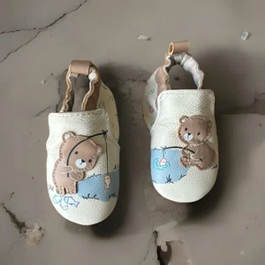 Robeez Shoes - Great Catch Soft Soles in Ivory - Picture 1 of 4