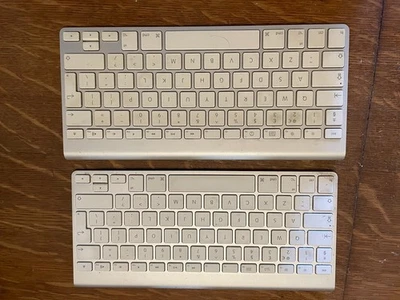 2 Apple Wireless Tastaturen - Silber (keine Verbindung) - Bild 1 von 2