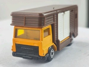 Vintage Retro Car Bedford #40 Horse-box, Matchbox 1977, Small Model Car - Picture 1 of 13