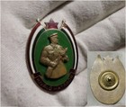 sozialistisches Ungarn Abzeichen Grenztruppen ( Soldat in Uniform mit MPi )