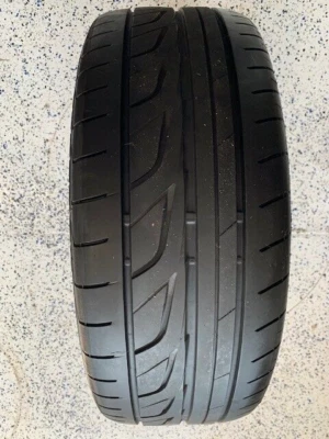 BRIDGESTONE POTENZA RE760 SPORT 225/45R19 - Ultra High Performance 80% Tread Foto 1 de 4