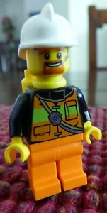 Lego Juniors City Firefighter Minifigure w/ Helmet Tanks Fire Patrol Suitcase 36 - Picture 1 of 4