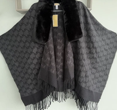 MICHAEL KORS ribete de piel sintética jacquard flecos chal envolvente en negro precio de venta $128 Foto 1 de 4