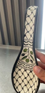 Plato de cocina de cerámica decorado con Kufia palestina - Imagen 1 de 5