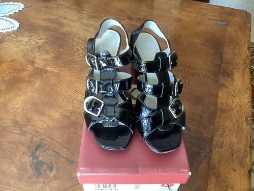 Sandali Clarks neri in vernice misura 5 5 stile gladiatore.