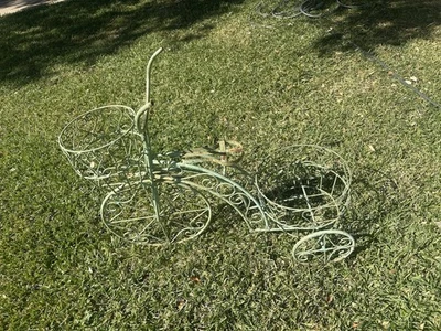 Maceta metálica con soporte para plantas triciclo vintage Foto 1 de 4