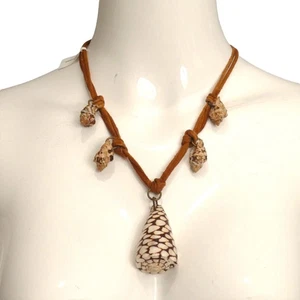 YVES SAINT LAURENT- Shell & Suede Pendant Necklace - Picture 1 of 4