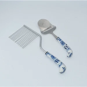 Affettatrice Formaggio Danubio Blu 2pz e Rompi Torte Manico Cipolla Blu Acciaio Inox - Foto 1 di 8