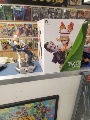 Estatua de Bombshells The Joker y Harley Quinn de DC Comics.  285/5200. Como nuevo Foto 1 de 4