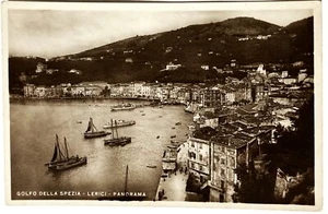 Golfo de Spezia Lerici Italia Panorama Barcos Muelle Foto Real RPPC Postal De Colección - Imagen 1 de 2