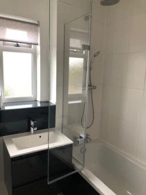 Bath shower screen - Image 1 of 2