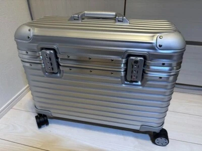 Maleta de transporte Rimowa Original Pilot Case 31L plateada 4 ruedas Foto 1 de 4