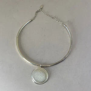 Vintage. Collana con colletto tono oro Monet con cerchio/pendente tondo - Foto 1 di 12