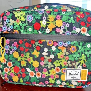 Herschel X LEGO Fiambrera Estampado Floral Bolsa Edición Limitada Colaboración NUEVO con etiqueta - Imagen 1 de 5
