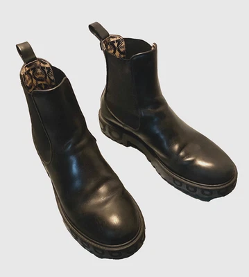 SALVATORE FERRAGAMO VARSI FEMININO TAMANHO. BOTA DE TORNOZELO SLIPONOVER COURO PRETO 10 1/2 - Imagem 1 de 4