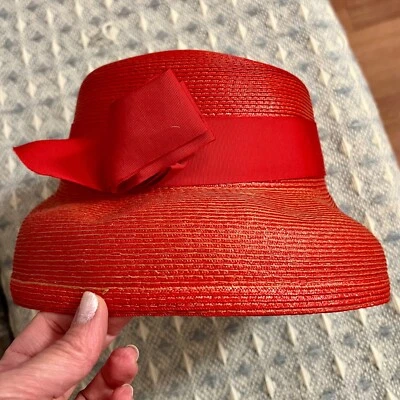 Sombrero Cloche De Paja Rojo De Colección con Lazo Hecho en Unión Ocasión Formal Foto 1 de 4