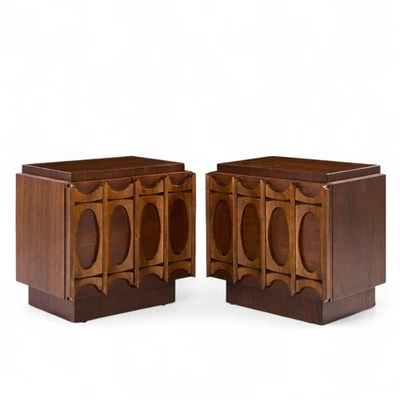 Mesitas de noche Tobago Brutalist Mid Century de nogal - Par Foto 1 de 4