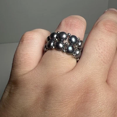 Lee Sands Peacock Black Cultured Pearl Double Row Pearl Silver Bead Stretch Ring - Image 1 of 4