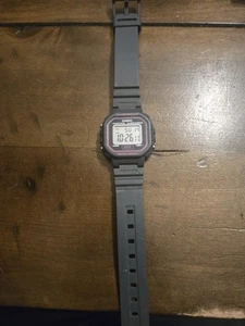 Casio Illuminator 30mm grau Digital Quarz Uhr mit Band & Batterie - Bild 1 von 4