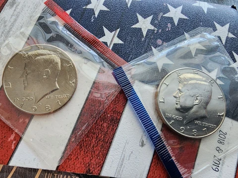 1987 P+D KENNEDY HALF UNCIRCULATED STILL IN MINT CELLO **FREE SHIPPING** Cover