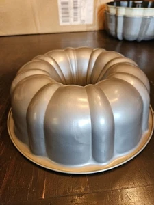 Sartén antiadherente para pasteles Bundt de 10" tubo estriado bandeja para hornear - Imagen 1 de 4