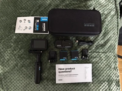 GoPro HERO10 Actionkamera Schwarz, Wasserdicht, mit Front-LCD - Bild 1 von 2